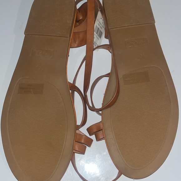3/$15. NWT Ladies sandals 11 - Picture 4 of 5